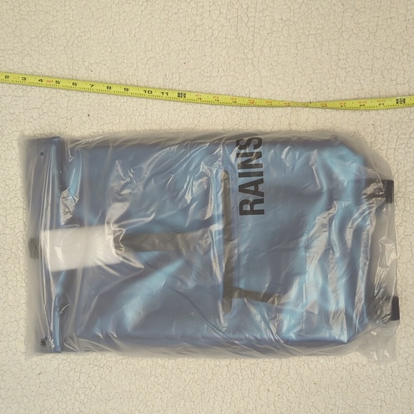 RAINS Rolltop Rucksack/Backpack Laser Blue waterproof - Picture 2 of 8